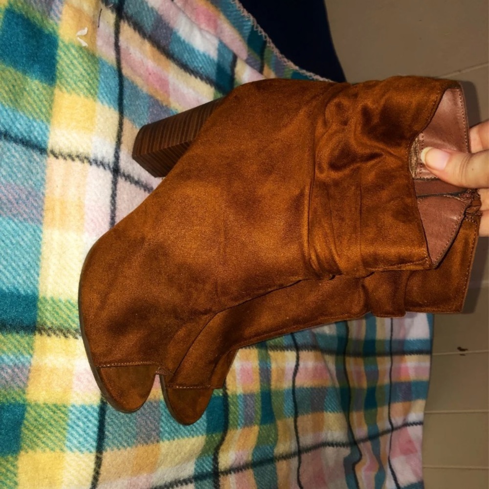 Breckelle’s Brown Open-Toed Boots